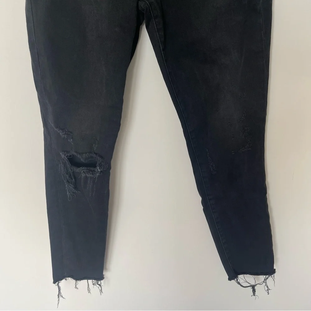 Frame Le High Skinny Crop Jeans in Brisbane Rips Black size 27